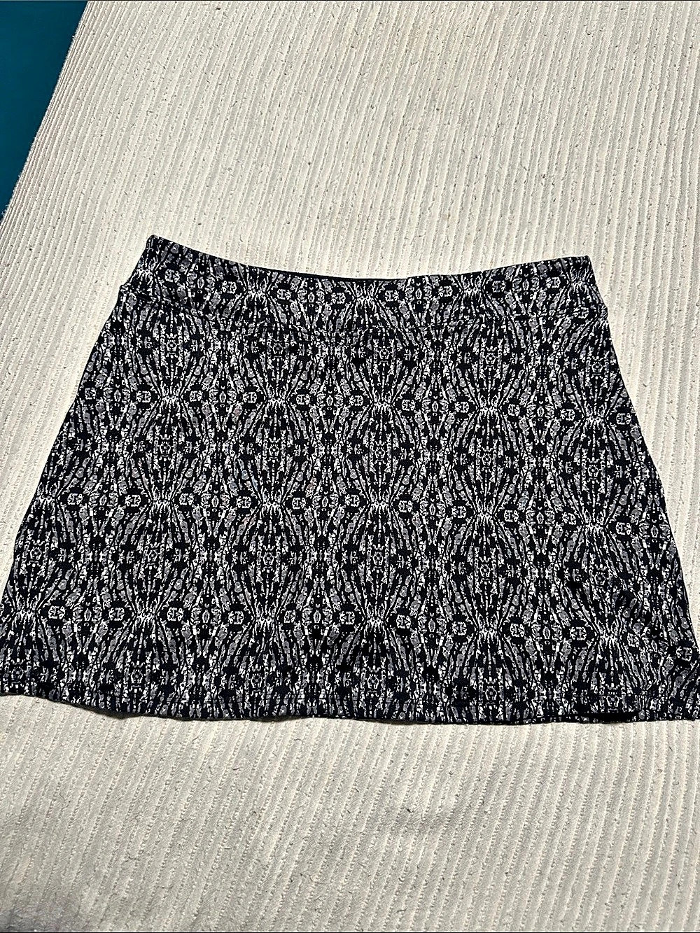 Tranquility Geometric Mini Skirt in Black & White Size Medium